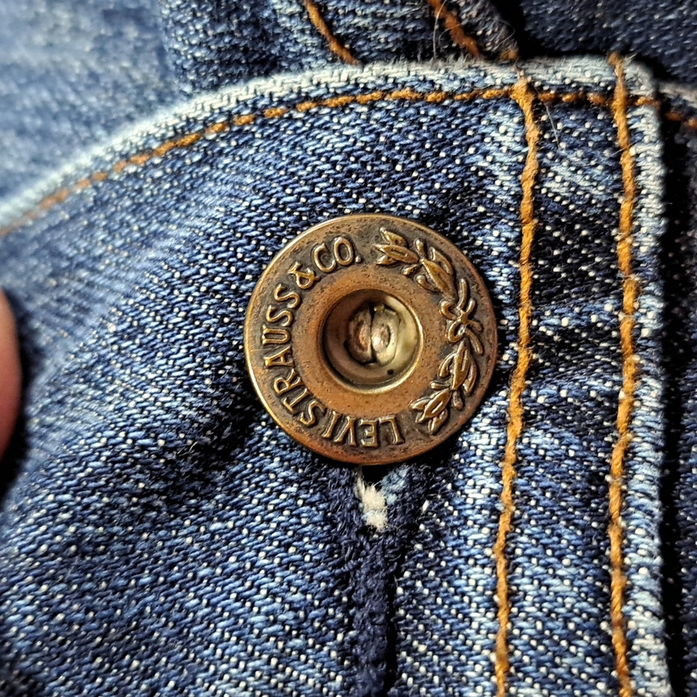 Levi's - Picture 10 of 16